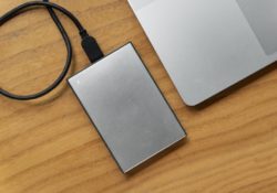 Por qué elegir un hosting con discos SSD para una web